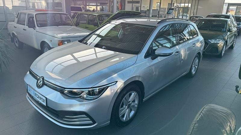 Silber Gebraucht 2022 VW Golf Life Kombi | 23.979 € (Teuer) - Bild 1/4