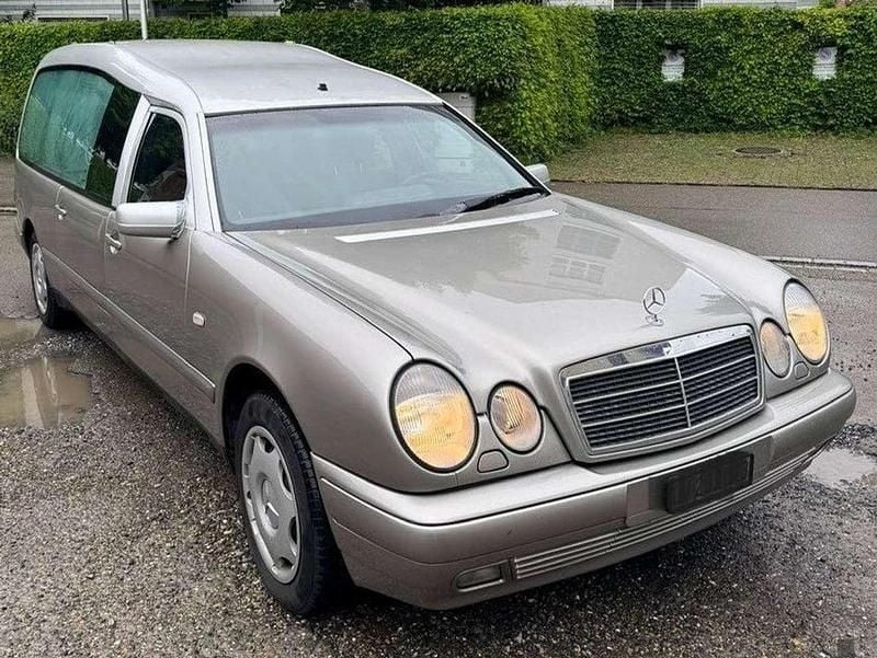 Grau Gebraucht 1998 Mercedes E280 Classic Kombi | 6.800 € - Bild 1/4