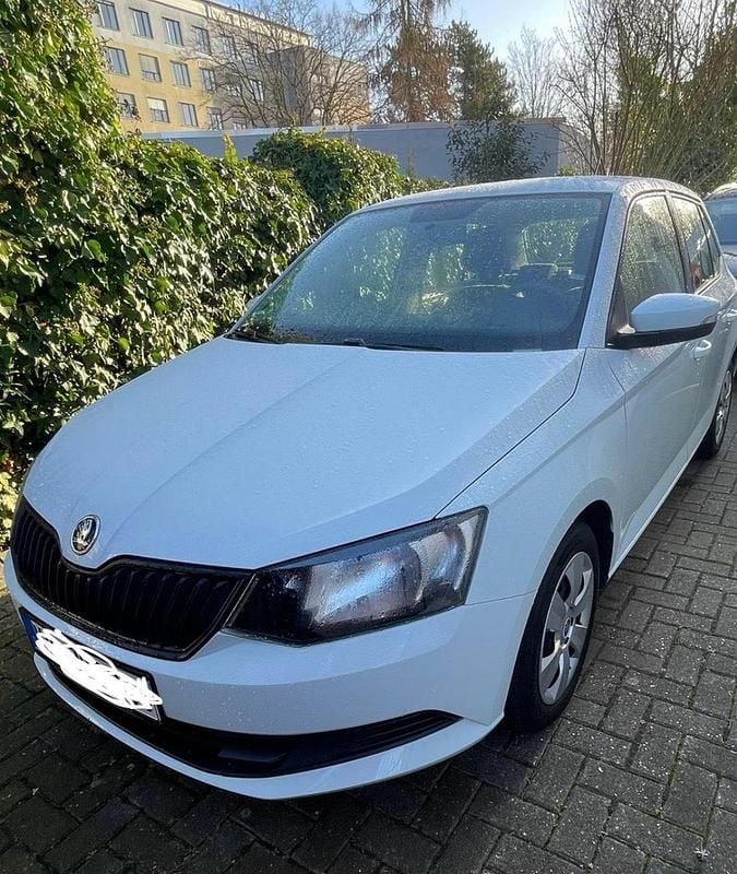Weiß Gebraucht 2018 Skoda Fabia Active Limousine | 7.500 € (Fairer Preis) - Bild 1/4