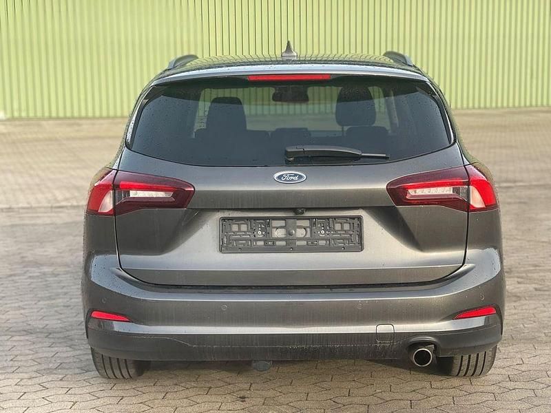 Gebraucht Ford Focus 120 PS (88 kW) 2022 Grau Limousine