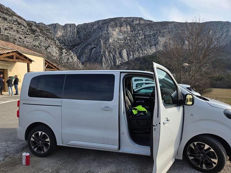 Weiß Gebraucht 2022 Opel Zafira Life Van | 33.900 € (Superpreis) - Bild 1/4