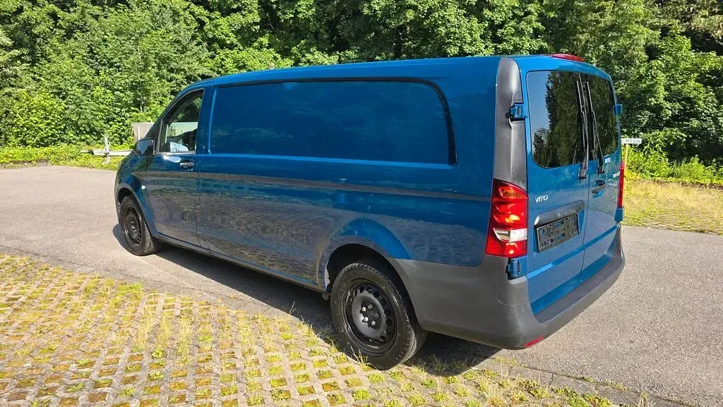Gebraucht Mercedes Vito 163 PS (119 kW) 2023 Blau Van