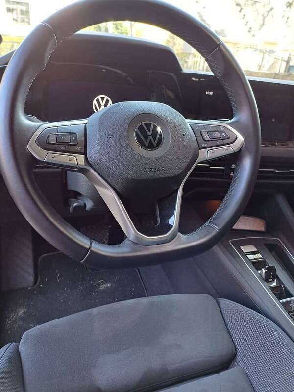 Rot Gebraucht 2021 VW Golf VIII Style Limousine | 21.000 € (Superpreis) - Bild 1/4