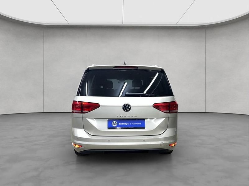 Gebraucht VW Touran Move 150 PS (110 kW) 2023 Ivory silver metallic Van / Kleinbus