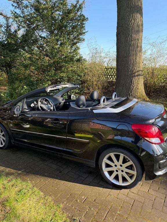 Schwarz Gebraucht 2010 Peugeot 207 CC Roland Garros Cabrio | 1.990 € (Superpreis) - Bild 1/4