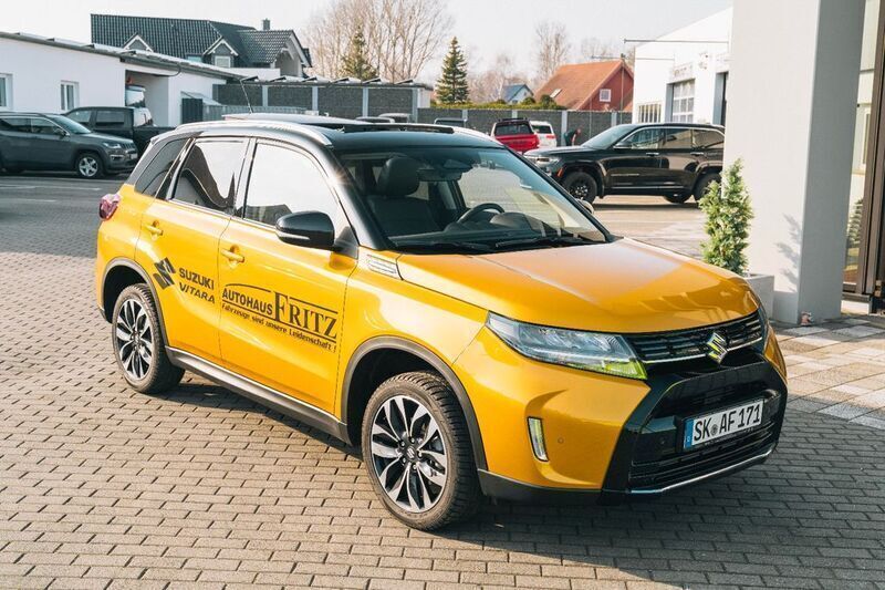 Gelb Gebraucht 2024 Suzuki Vitara Comfort+ SUV | 24.990 € (Fairer Preis) - Bild 1/4