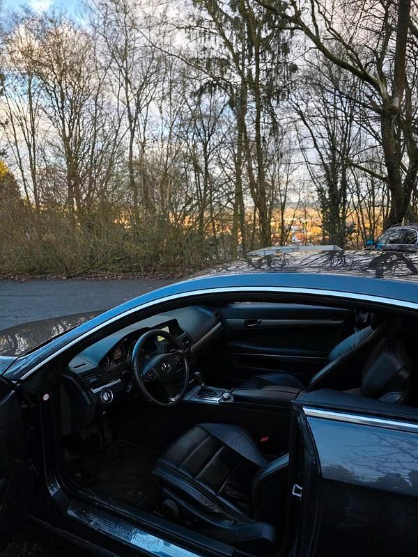 Gebraucht Mercedes E250 204 PS (150 kW) 2011 Grau Coupé