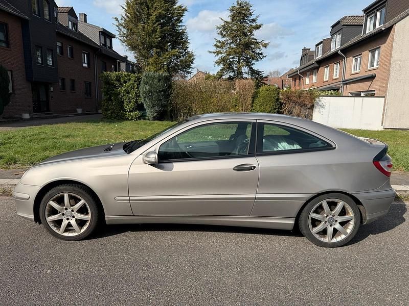 Gebraucht Mercedes CLC180 143 PS (105 kW) 2008 Beige Kleinwagen
