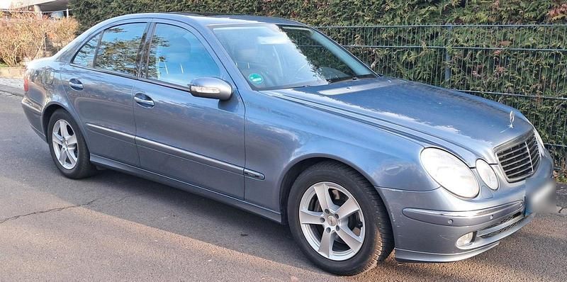 Gebraucht Mercedes E320 Avantgarde 224 PS (164 kW) 2002 Blau Limousine
