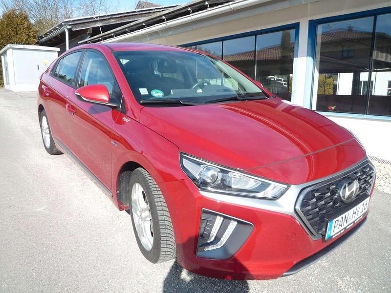 Fiery red / met Gebraucht 2020 Hyundai Ioniq Trend Kleinwagen | 12.870 € (Guter Preis) - Bild 1/4