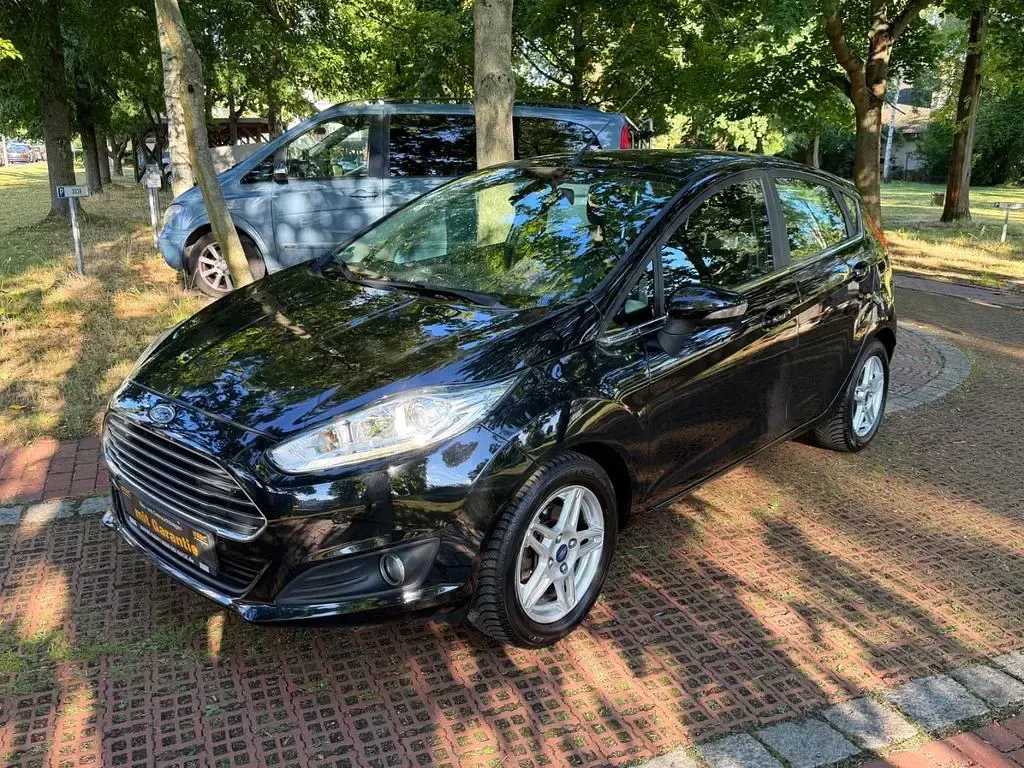 Gebraucht Ford Fiesta Trend 105 PS (77 kW) 2013 Schwarz Limousine