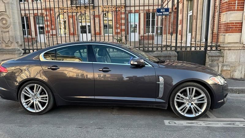 Grau Gebraucht 2009 Jaguar XF Limousine | 7.800 € (Fairer Preis) - Bild 1/4