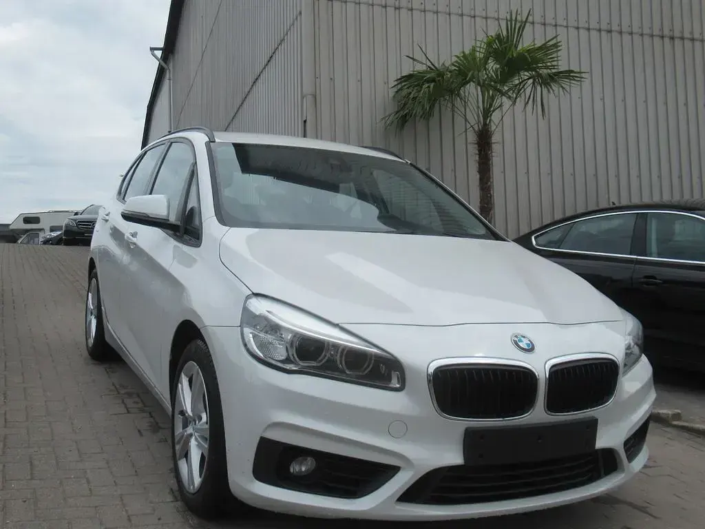 Gebraucht BMW 218 Basis 150 PS (110 kW) 2015 Weiß Limousine