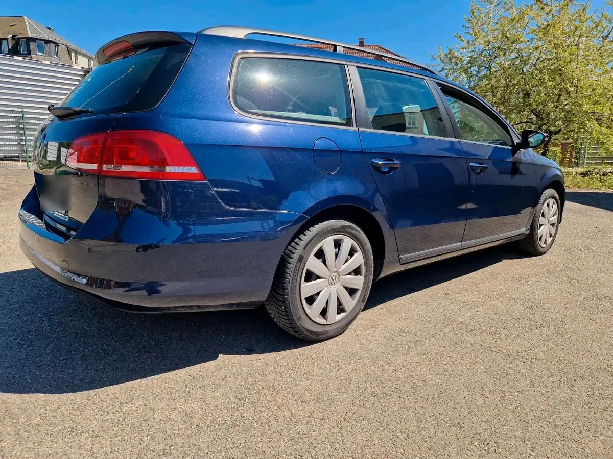 Gebraucht VW Passat 140 PS (102 kW) 2012 Blau Kombi