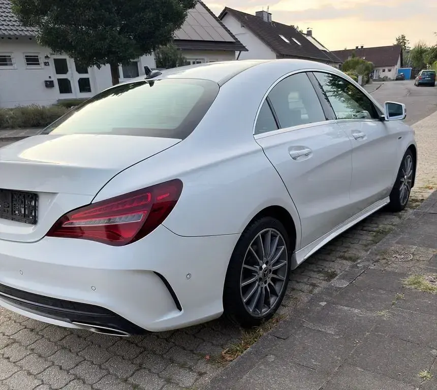 Gebraucht Mercedes CLA200 136 PS (100 kW) 2019 Weiß Coupé