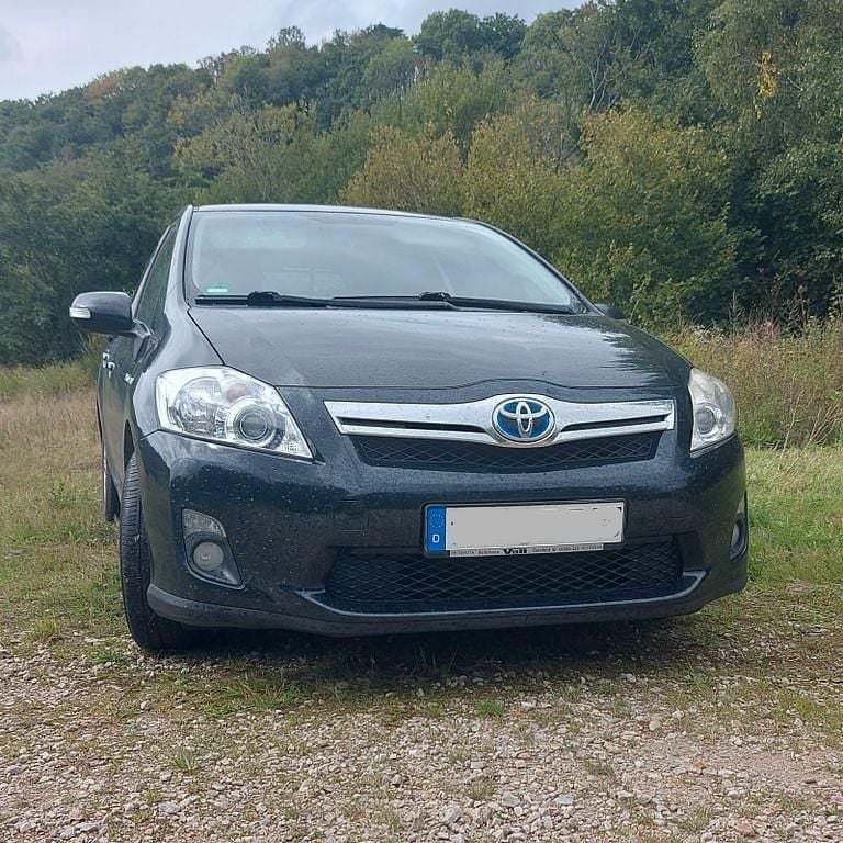 Schwarz Gebraucht 2012 Toyota Auris Hybrid Life Limousine | 6.400 € (Fairer Preis) - Bild 1/4
