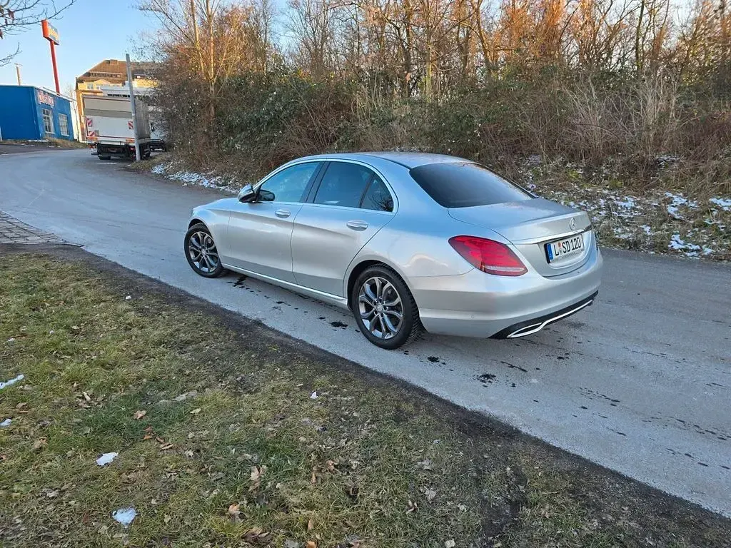 Gebraucht Mercedes C180 116 PS (85 kW) 2016 Silber Limousine