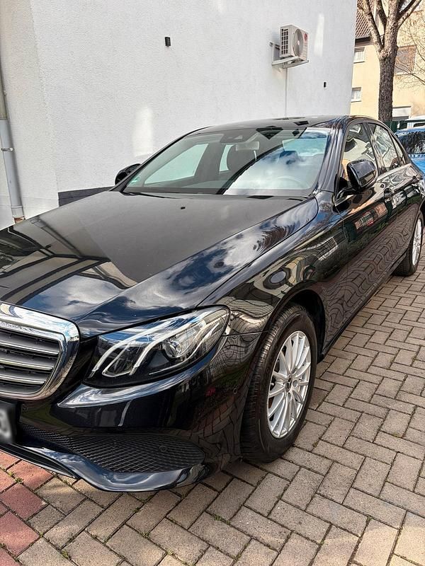 Gebraucht Mercedes E220 194 PS (142 kW) 2017 Schwarz Limousine