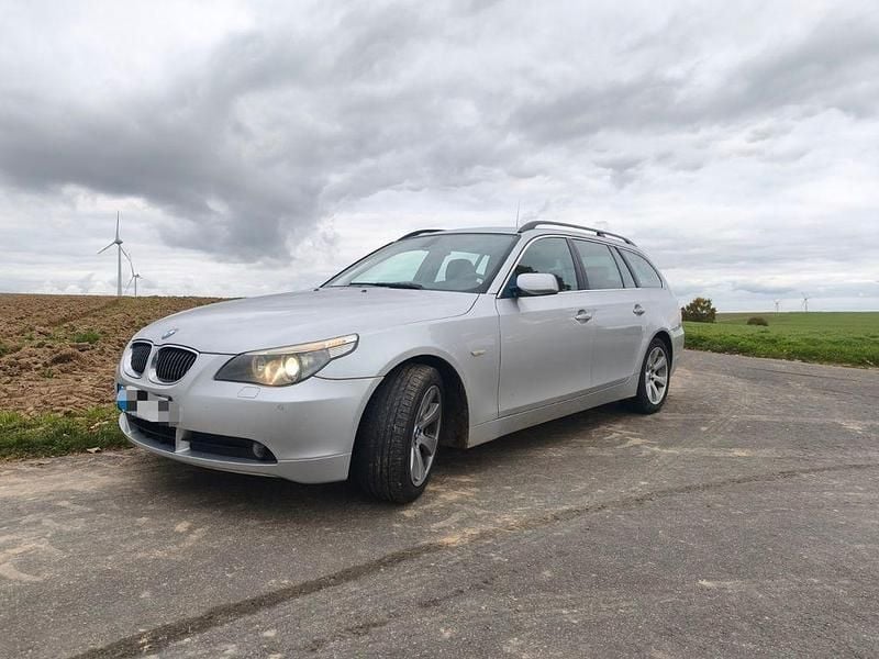 Silber Gebraucht 2006 BMW 523 Kombi | 4.499 € (Fairer Preis) - Bild 1/4