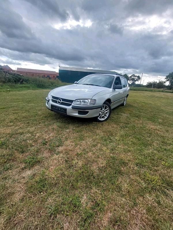 Silber Gebraucht 1998 Opel Omega Kombi | 800 € (Guter Preis) - Bild 1/4
