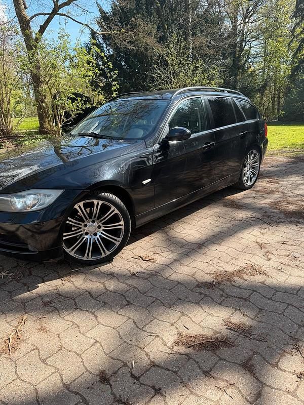 Gebraucht BMW 320 177 PS (130 kW) 2008 Schwarz Kombi