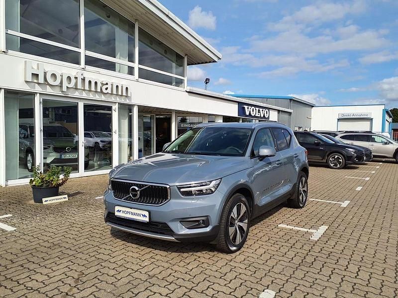 Thunder grey / metallic Gebraucht 2021 Volvo XC40 Momentum SUV | 28.990 € (Fairer Preis) - Bild 1/4