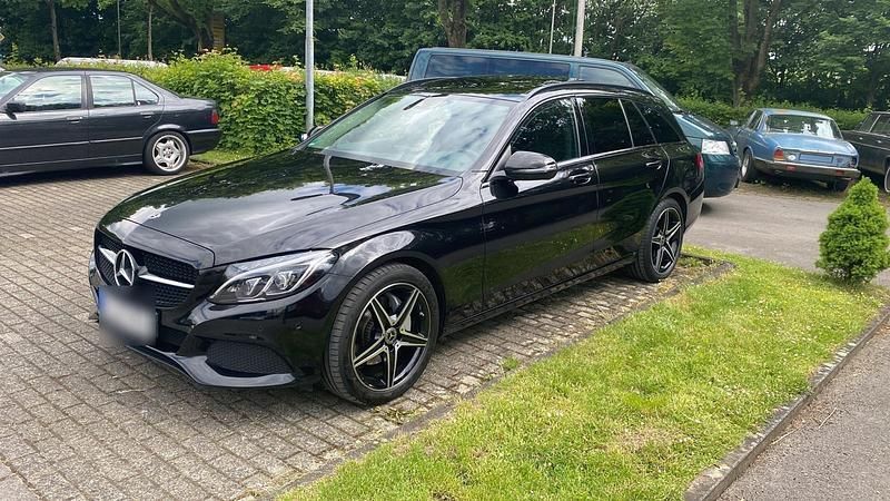 Schwarz Gebraucht 2017 Mercedes C250 Kombi | 21.000 € (Fairer Preis) - Bild 1/4