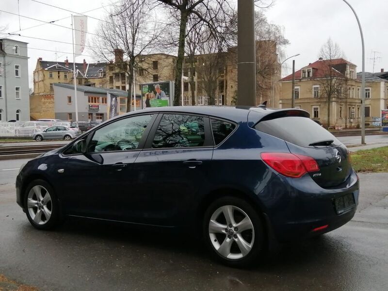 Gebraucht Opel Astra Design Edition 116 PS (85 kW) 2011 Blau Limousine