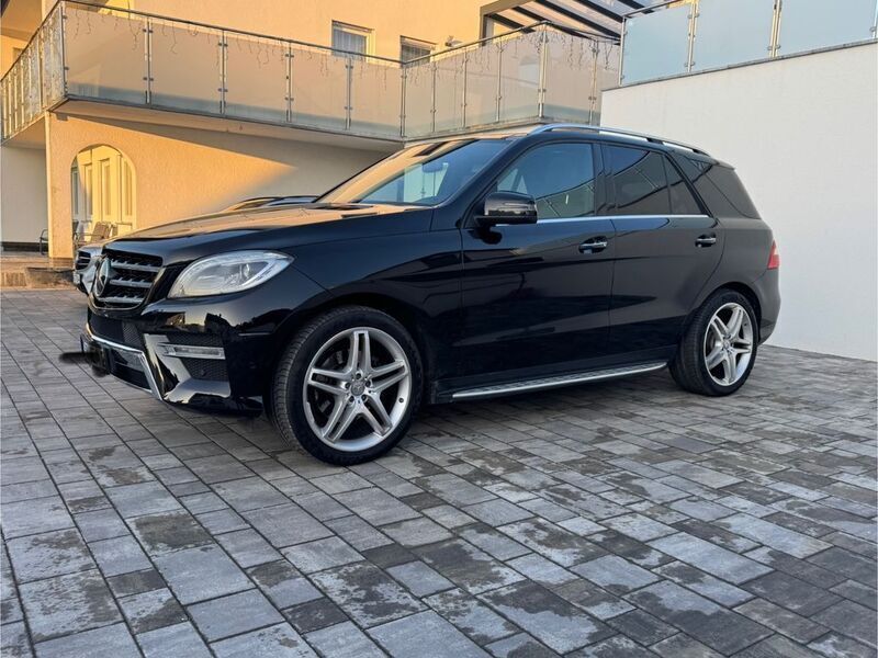Schwarz Gebraucht 2013 Mercedes ML350 AMG line SUV | 20.999 € (Guter Preis) - Bild 1/4
