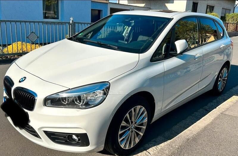 Weiß Gebraucht 2016 BMW 220 Sport Line Van / Kleinbus | 13.750 € (Guter Preis) - Bild 1/4