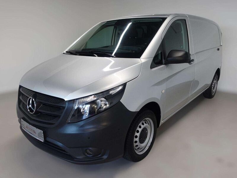 Brillantsilber metallic Gebraucht 2020 Mercedes Vito Van / Kleinbus | 20.990 € (Guter Preis) - Bild 1/4