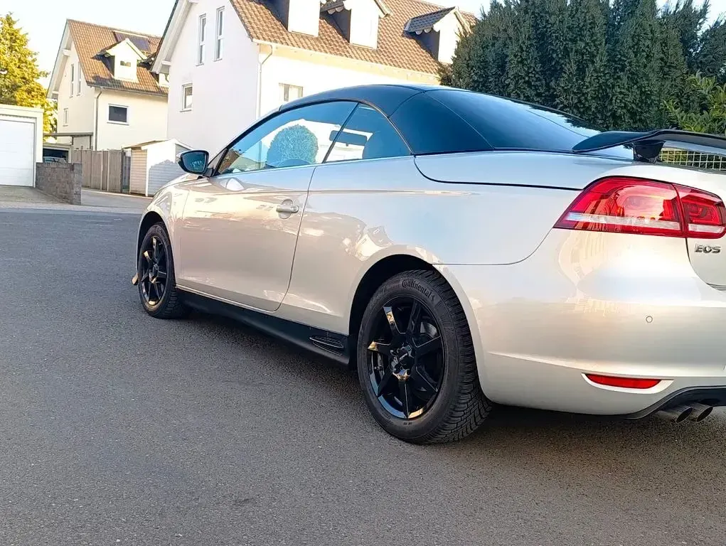 Gebraucht VW Eos Sportline 140 PS (102 kW) 2013 Schwarz Cabrio