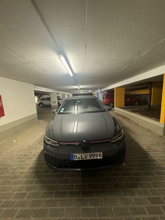 Grau Gebraucht 2021 VW Golf VIII GTI Limousine | 24.499 € (Guter Preis) - Bild 1/4