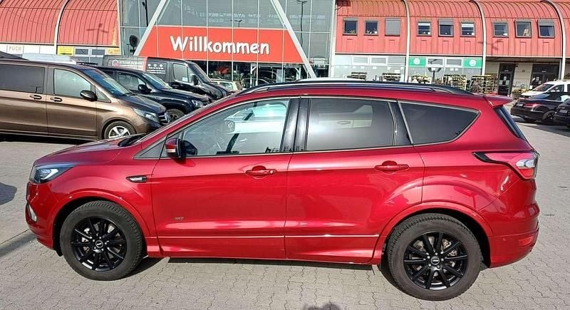 Gebraucht Ford Kuga ST-Line 182 PS (133 kW) 2018 Rot SUV