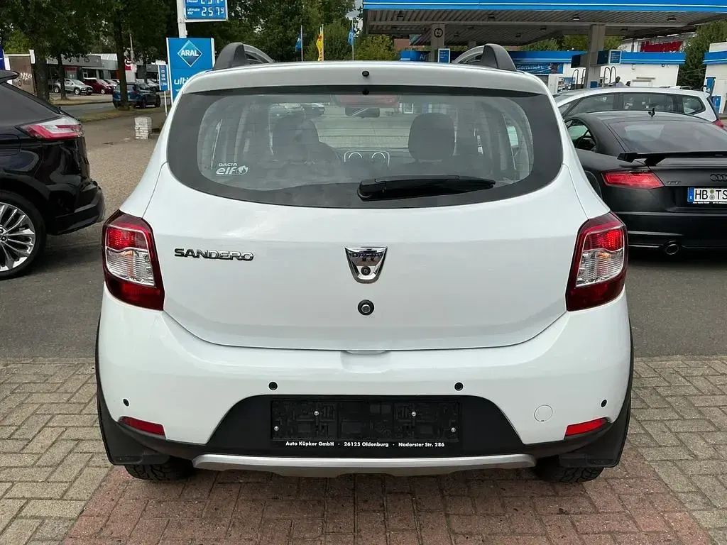 Gebraucht Dacia Sandero Prestige 90 PS (66 kW) 2016 Weiß SUV