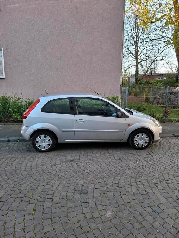 Silber Gebraucht 2008 Ford Fiesta Kleinwagen | 499 € (Superpreis) - Bild 1/4