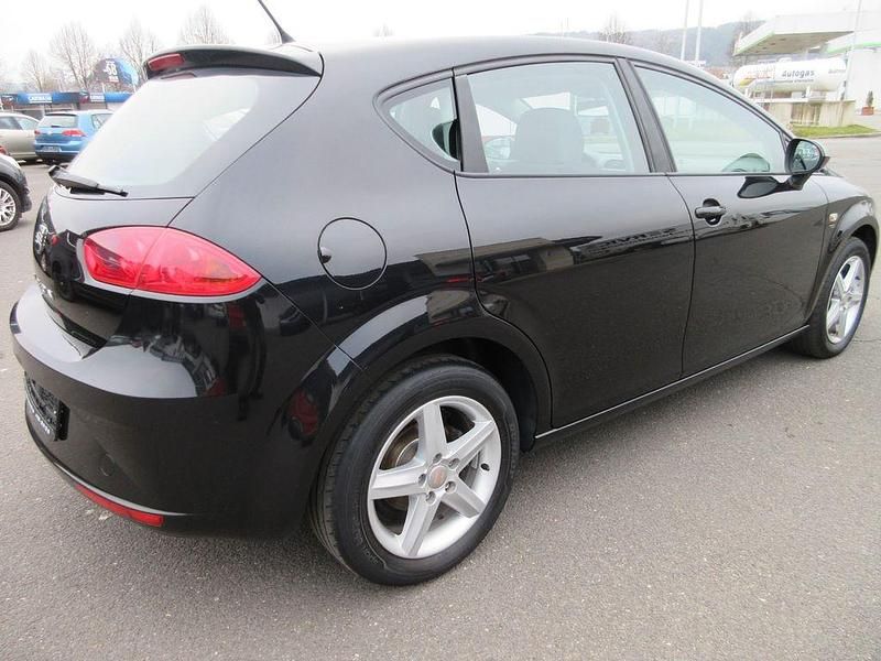 Second-hand Seat Leon Reference 125 CP (91 kW) 2011 Negru Hatchback