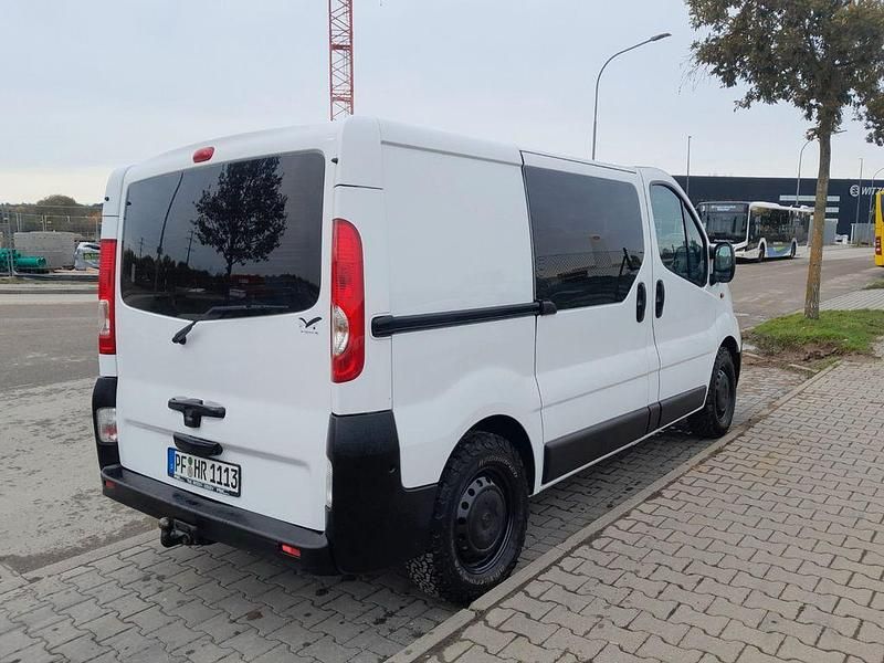 Gebraucht Opel Vivaro 114 PS (83 kW) 2014 Weiß Van / Kleinbus
