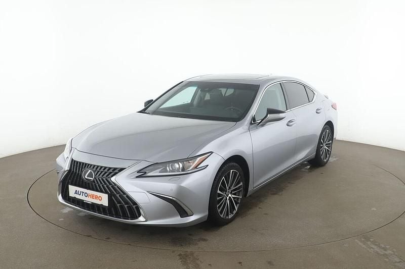 Gebraucht Lexus ES300H Business Edition 218 PS (160 kW) 2024 Grau Limousine