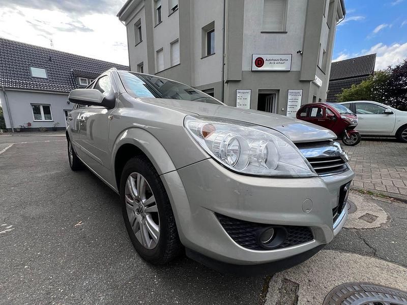 Grau Gebraucht 2007 Opel Astra Limousine | 3.499 € (Etwas zu teuer) - Bild 1/4