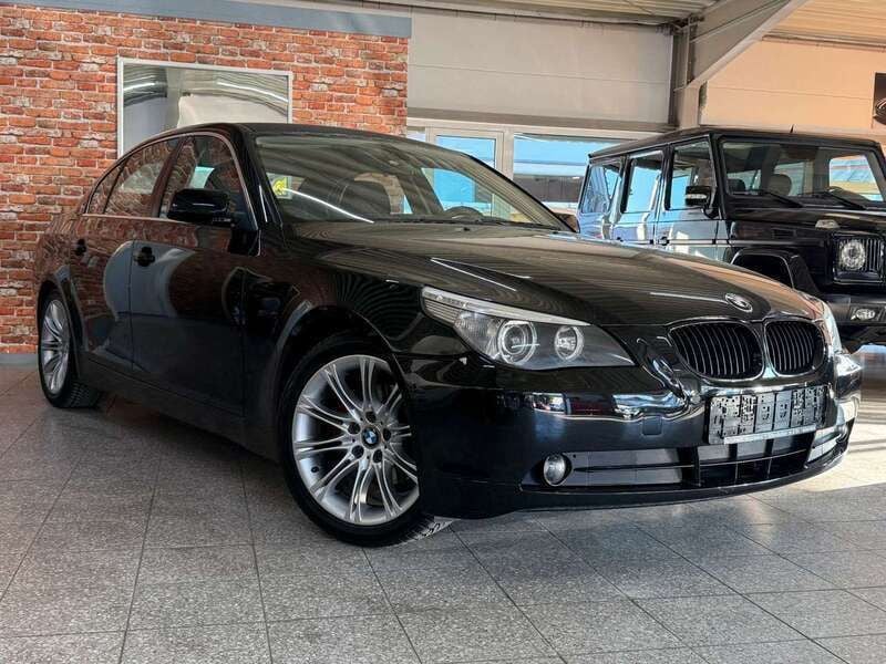 Black sapphire metallic Gebraucht 2003 BMW 520 Limousine | 2.750 € (Guter Preis) - Bild 1/4