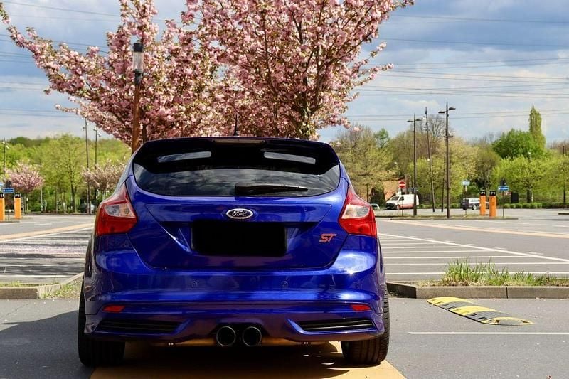 Gebraucht Ford Focus ST 250 PS (183 kW) 2012 Blau Limousine