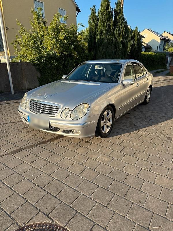 Silber Gebraucht 2002 Mercedes E270 Limousine | 2.500 € (Fairer Preis) - Bild 1/4