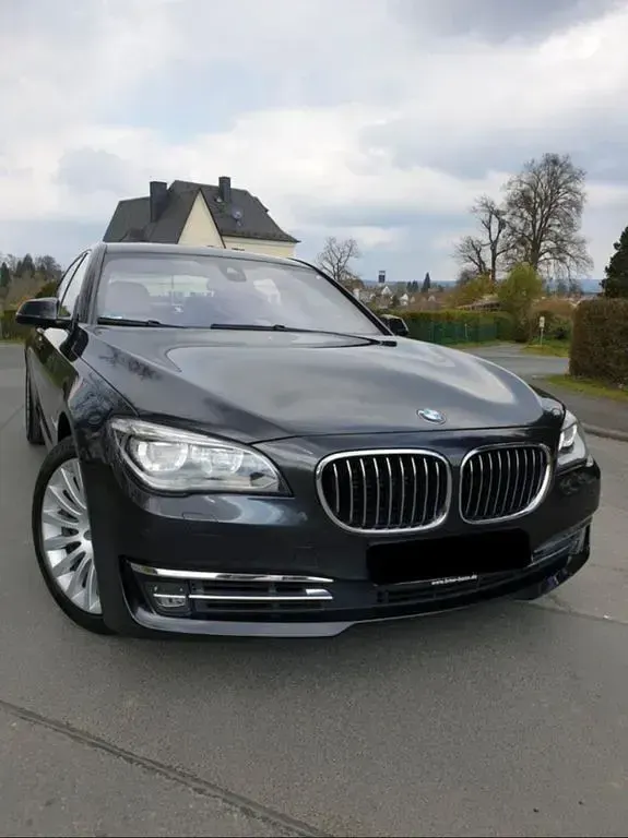 Gebraucht BMW 750L Efficient Dynamics 449 PS (330 kW) 2013 Grau Limousine