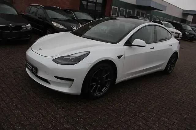 Second-hand Tesla Model 3 324 kW (441 CP) 2021 Alb Berlinǎ