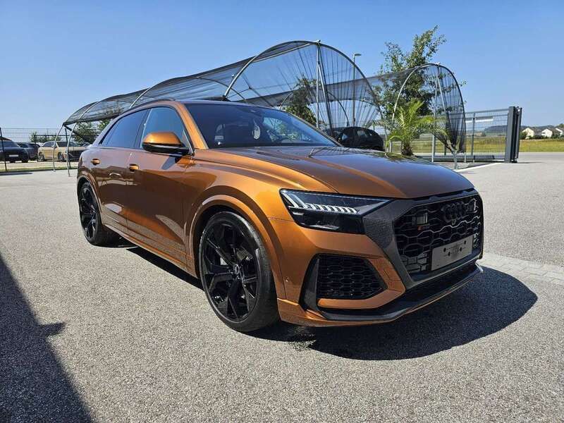 Braun Neu 2024 Audi RS Q8 Exclusive SUV | 149.950 € (Etwas zu teuer) - Bild 1/4
