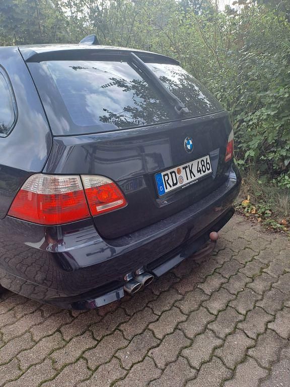 Gebraucht BMW 525 177 PS (130 kW) 2005 Blau Kombi