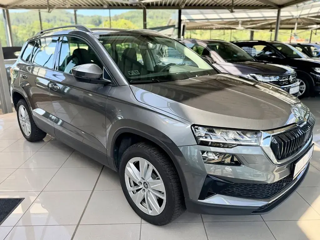 Gebraucht Skoda Karoq Selection 150 PS (110 kW) 2025 Grau SUV