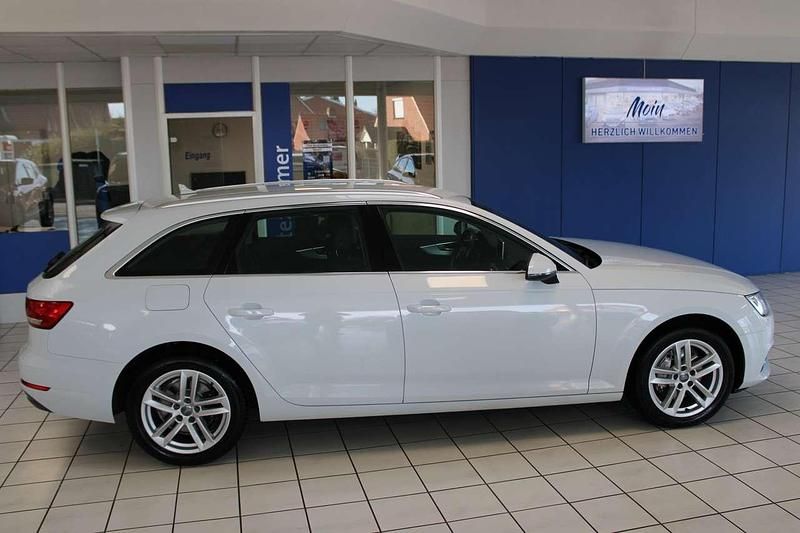 Gebraucht Audi A4 Sport 190 PS (139 kW) 2017 Gletscherweiß metallic Kombi