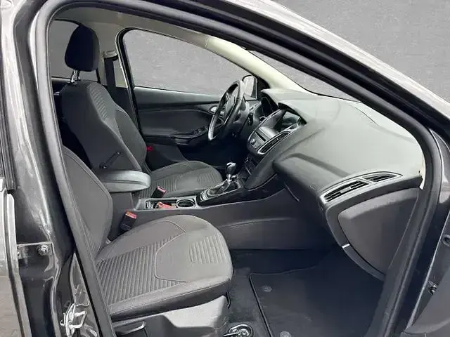 Używany Ford Focus Cool & Connect 125 KM (91 kW) 2017 Czarny Kombi